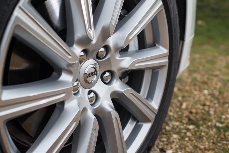 Колеса Volvo V90 T8 Inscription 2017 года  (UK) (фото 18 из 28)
